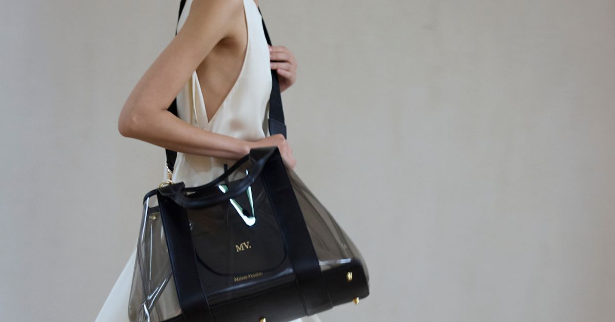 How To Stay Stylish and Organized at the Airport